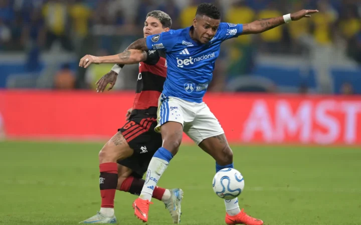 Arroyo elogia apoio e aceita substituição após gol contra o Flamengo