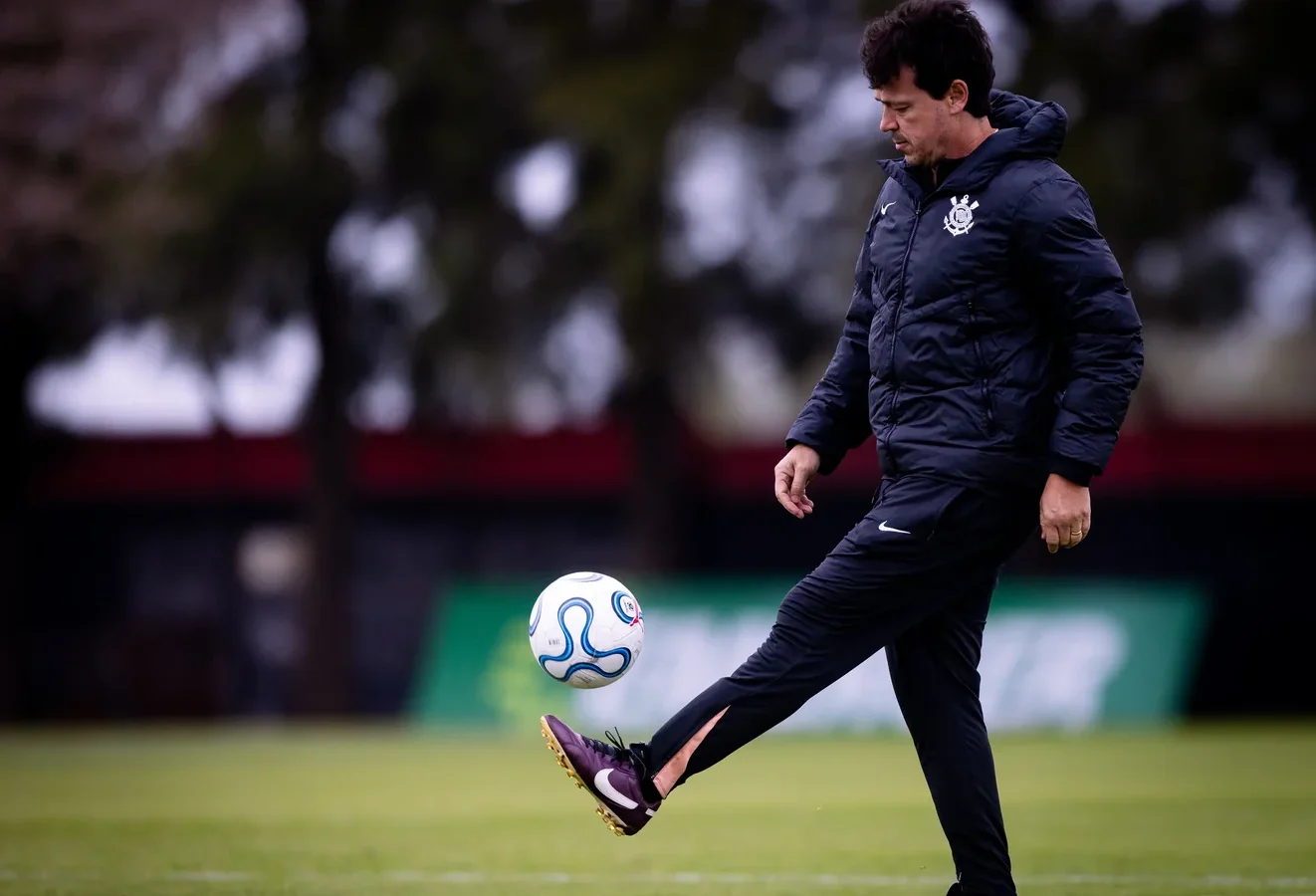 Corinthians busca melhorar retrospecto contra argentinos ao enfrentar Rosario Central