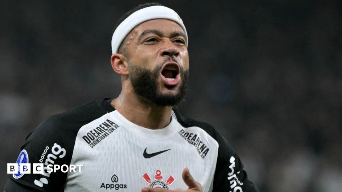 Depay aceita corte de R$21 mi e renova com Corinthians até 2028