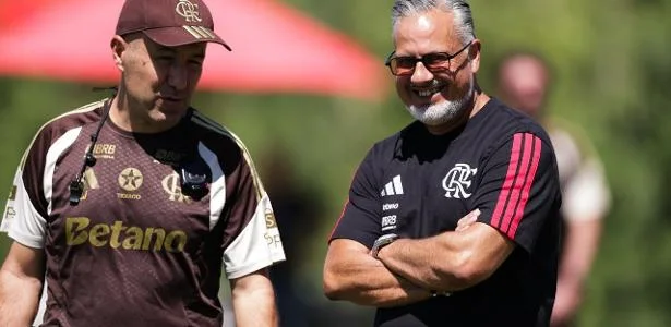 Flamengo reduz barulho no mercado e aposta no elenco
