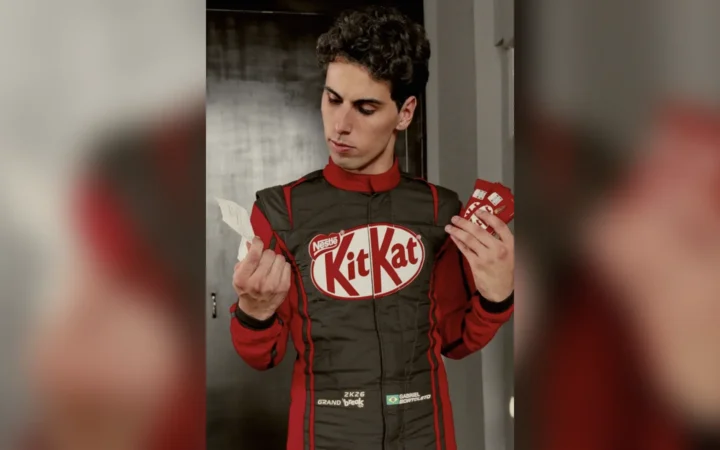 Gabriel Bortoleto em ação promocional da KitKat