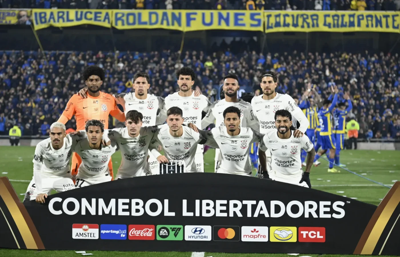 Hugo Souza denuncia ofensas racistas em jogo do Corinthians na Argentina