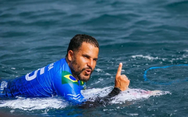 Italo Ferreira abre vantagem no ranking da WSL, mas prega cautela na luta por bi mundial