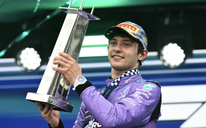 Kimi Antonelli lidera F1 2026 e entra no seleto grupo de lendas