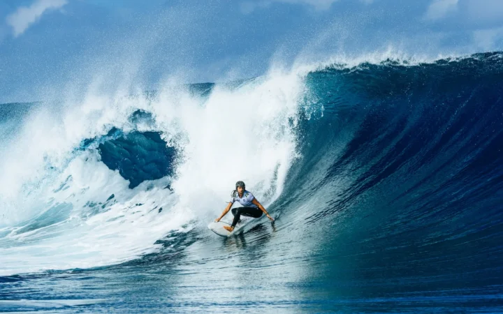 Luana Silva é eliminada por Yolanda Hopkins no round 2 em Teahupo'o