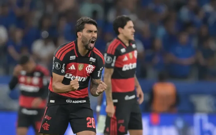 Lucas Paquetá empata Flamengo na Libertadores com primeiro toque