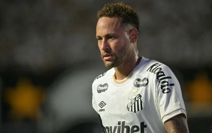 Neymar evita confirmar presença em sintético contra Palmeiras nas quartas