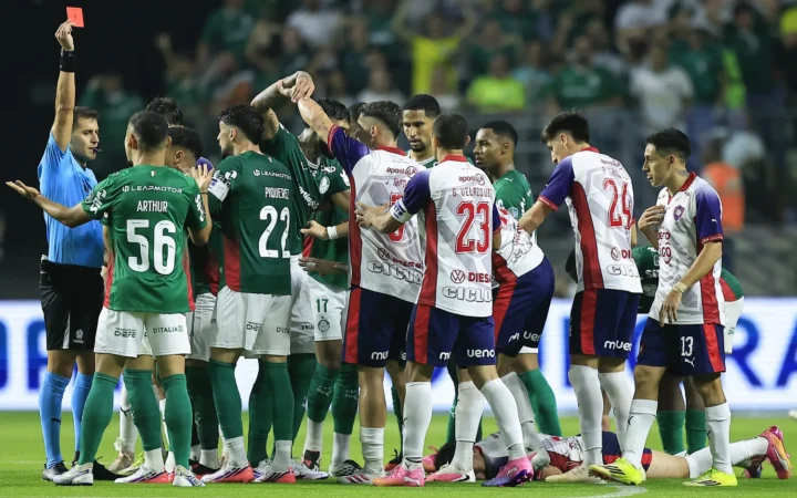 Palmeiras avalia recurso à CONMEBOL após expulsão de Andreas