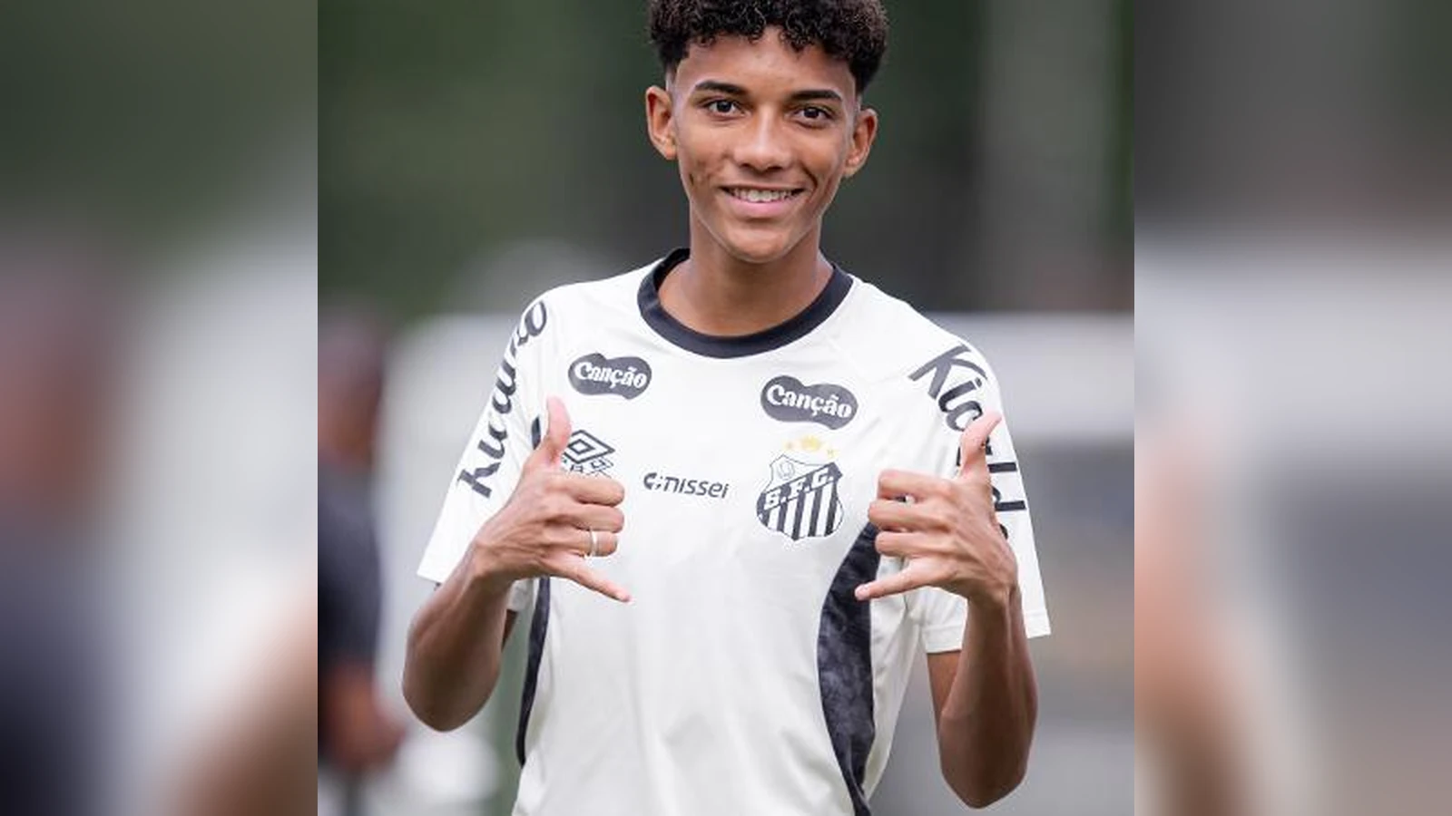 Robinho Jr. durante treinamento do Santos