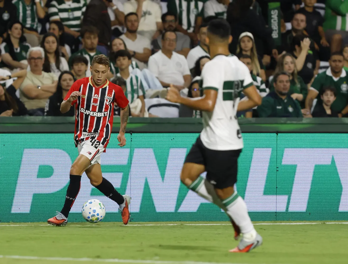 São Paulo recebe Coritiba às 21h no Morumbi pela 23ª rodada
