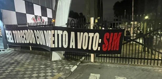 Torcidas organizadas convocam protestos e pedem intervenção no Corinthians