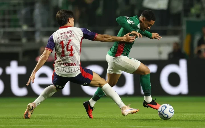 Vitor Roque lamenta empate e busca vitória fora contra Cerro Porteño