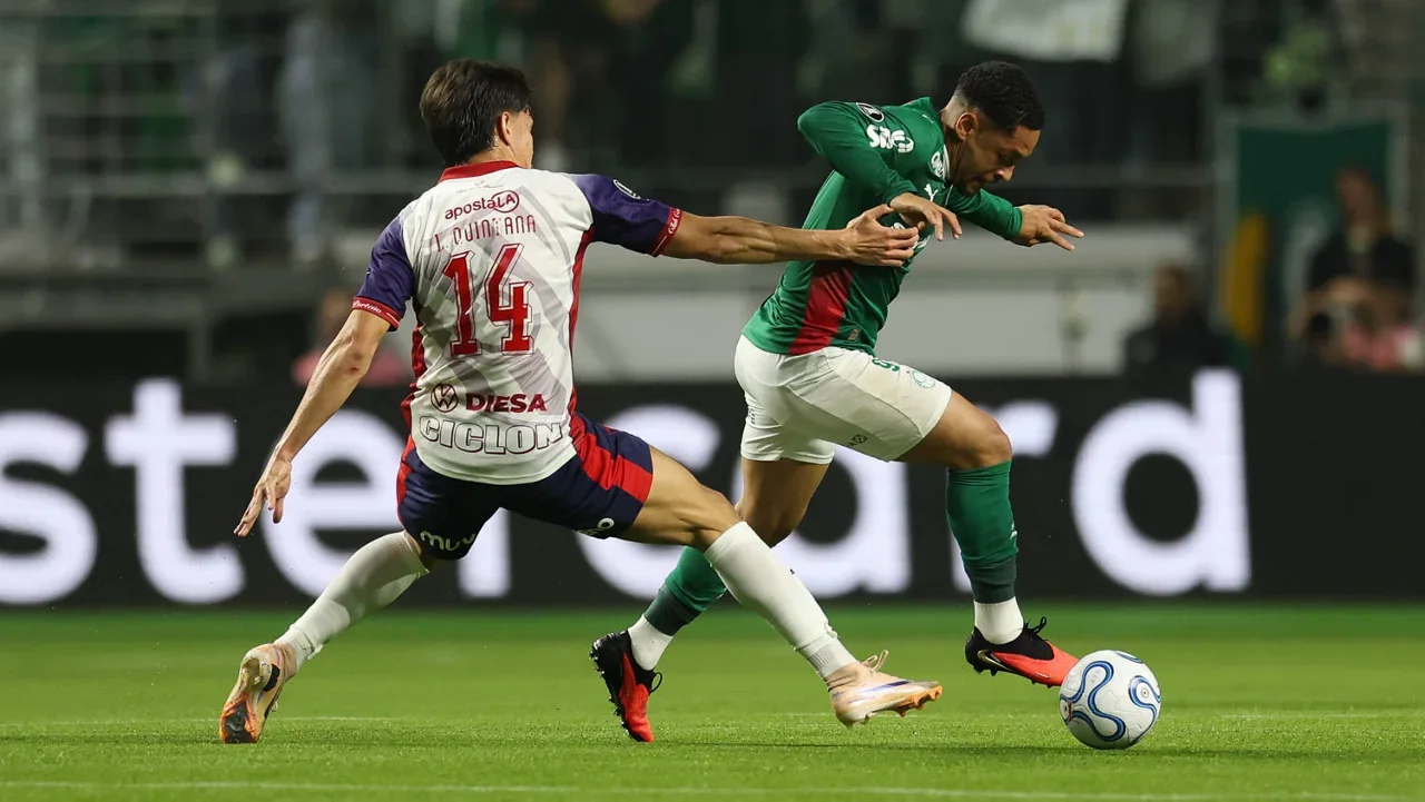 Vitor Roque lamenta empate e busca vitória fora contra Cerro Porteño